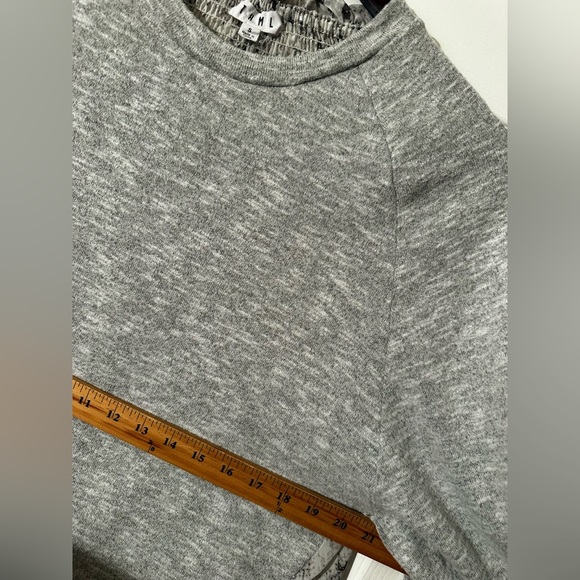 THML Blair Grey Knit Metallic Snake Print Size SMALL Lightweight Balloon Sleeves - Picture 5 of 11